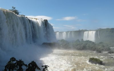 Promenade en bateau au pied des chutes, côté argentin “Gran Aventura Tour”